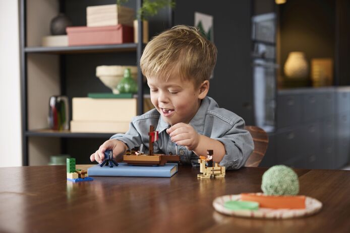 LEGO Minecraft The Pirate Ship Voyage (21259) (6)