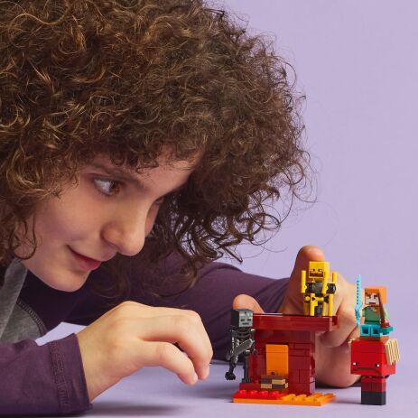 LEGO Minecraft The Nether Lava Battle (21266) (6)