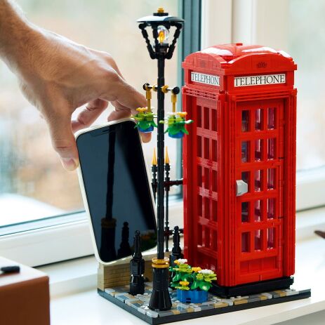 LEGO® Ideas Red London Telephone Box (21347) (5)