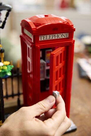 LEGO® Ideas Red London Telephone Box (21347) (8)