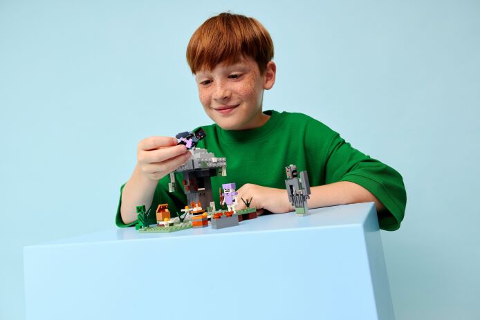 LEGO Minecraft The Pale Garden (21586) (12)