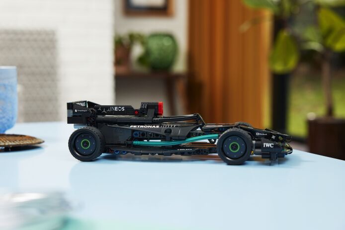 LEGO Technic Mercedes-AMG W14 E Performance (42165) (7)