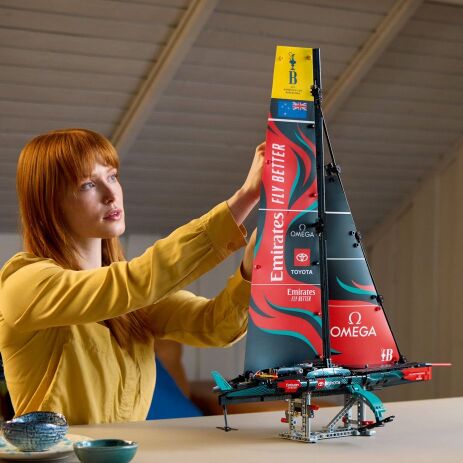 LEGO Technic Emirates Team Naw Zealand AC75 Yacht (42174) (5)