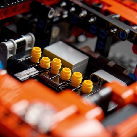 LEGO Technic Mercedes-Benz G500 Professional Line (42177) (3)