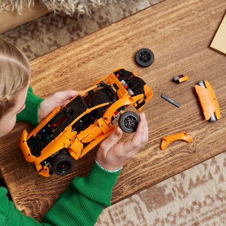 LEGO® Technic Lamborgini Huracan Tecnica Orange (42196) (5)