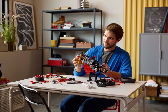 LEGO Technic Ducati Panigale V4 S Motorcycle (42202) (7)