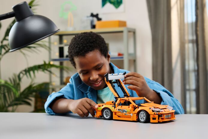 LEGO Technic Fast & Furious Toyota Supra MK4 (42204) (10)