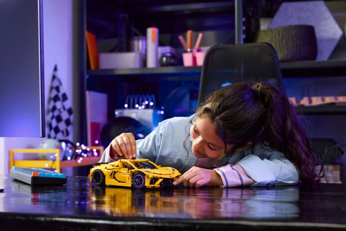 LEGO Technic Chevrolet Corvette Stingray (42205) (4)