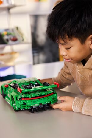 LEGO Technic Porsche 911 GT3 R REXY AO Racing Car (42224) (5)