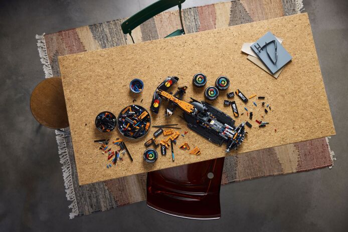 LEGO Technic McLaren MC39 F1 Car (42228) (5)