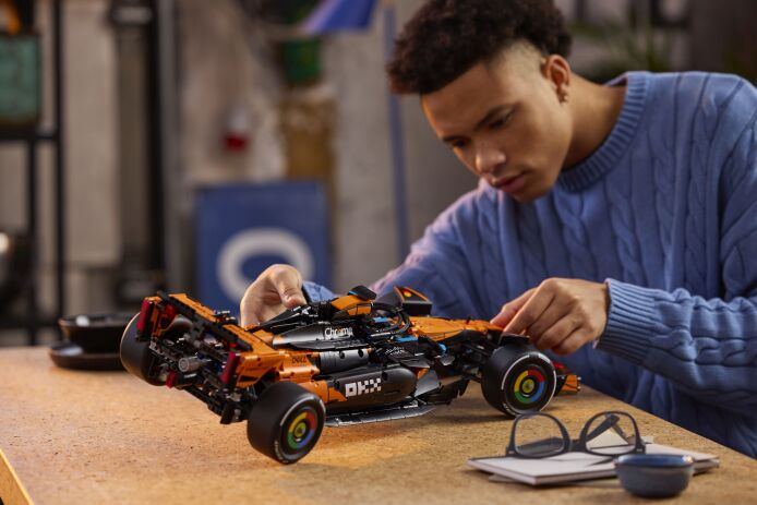 LEGO Technic McLaren MC39 F1 Car (42228) (9)