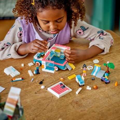LEGO® Friends Heartlake City Hospital Ambulance (42613) (5)