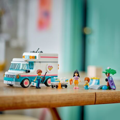 LEGO® Friends Heartlake City Hospital Ambulance (42613) (7)