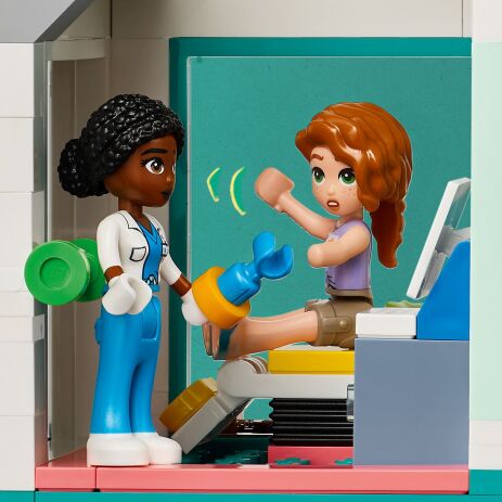 LEGO® Friends Heartlake City Hospital (42621) (3)