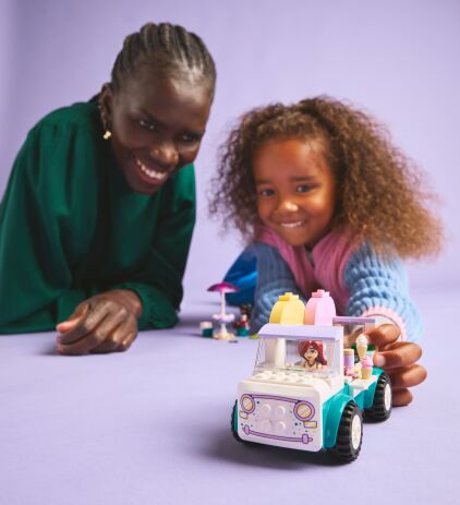 LEGO Friends Heartlake City Ice Cream Truck (42644) (7)
