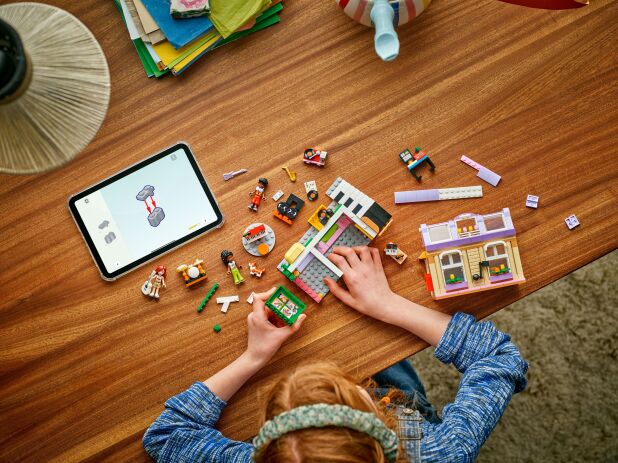 LEGO Friends Music Store & Apartment (42653) (6)