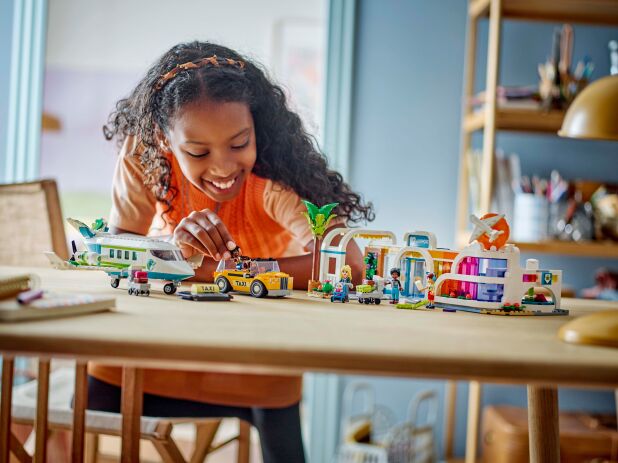 LEGO Friends Heartlake City Airport & Airplane (42656) (10)