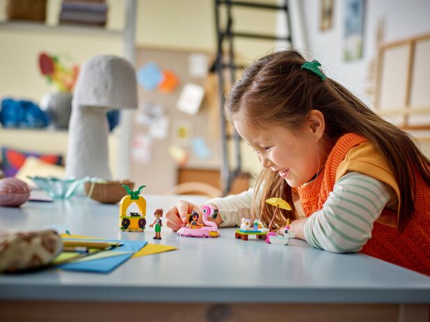 LEGO Friends Unicorn & Flamingo Pool Party (42658) (6)