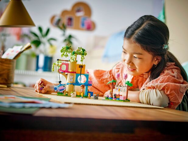 LEGO Friends Cat Birthday Party & Tree House (42666) (9)