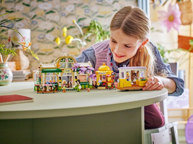 LEGO Friends Plant Cafe & Flower Shop (42671) (7)
