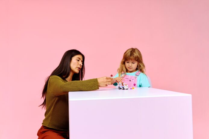 LEGO Friends Unicorn Cake Delivery Car (42675) (7)