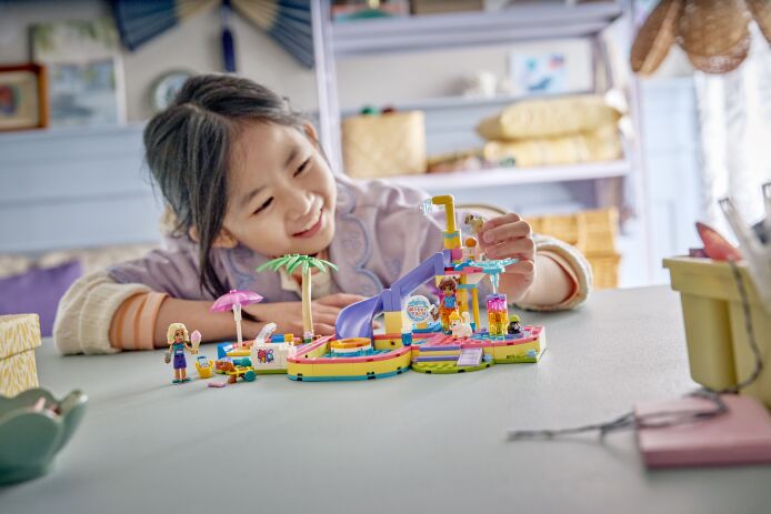 LEGO® Friends Fun Water Park Day (42676) (6)
