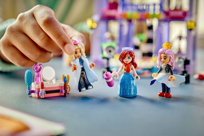 LEGO Friends Heartlake City Fashion Show (42685) (7)