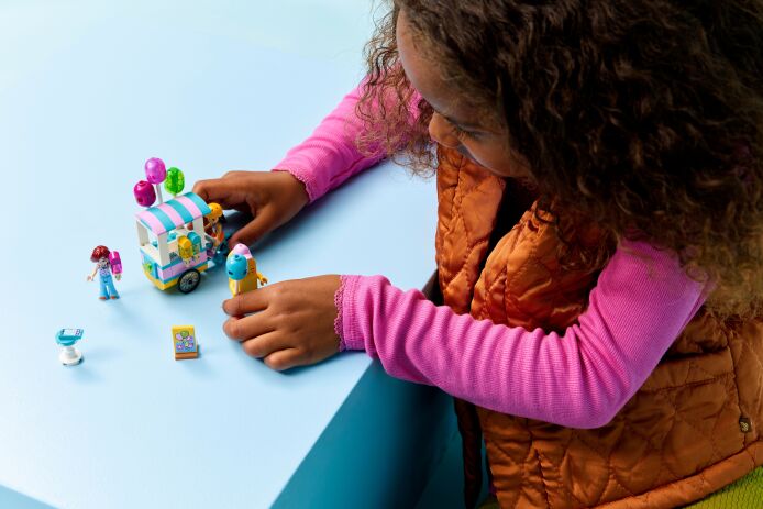 LEGO Friends Ice Cream & Balloon Stand (42692) (8)