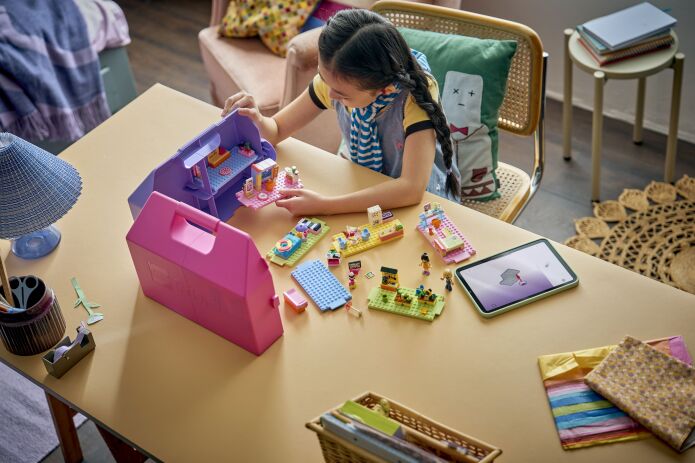 LEGO® Friends Creative Dollhouse Suitcase (42697) (4)