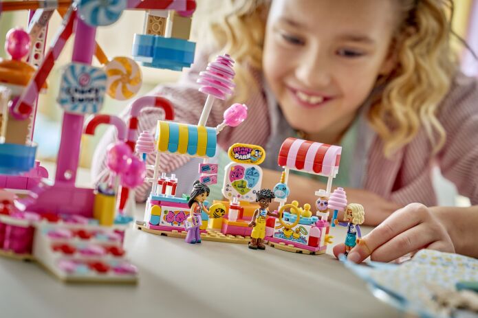 LEGO® Friends Candy & Cupcake Ferris Wheel (42700) (7)
