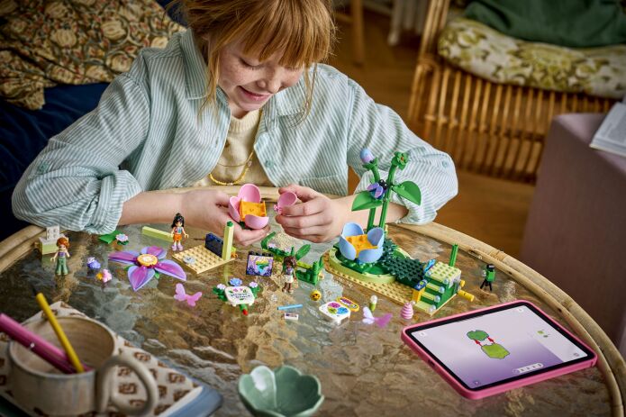 LEGO® Friends Spinning Flower & Fairy Teacup Ride (42702) (5)