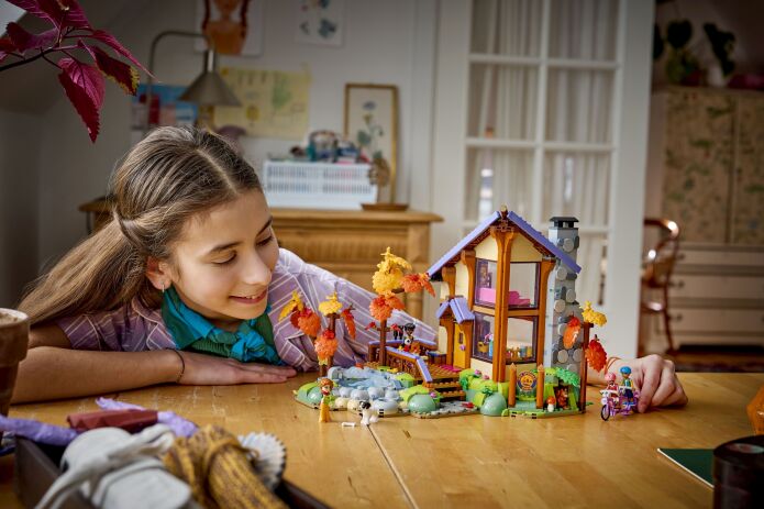 LEGO® Friends Cozy Fall Forest Cabin (42705) (6)