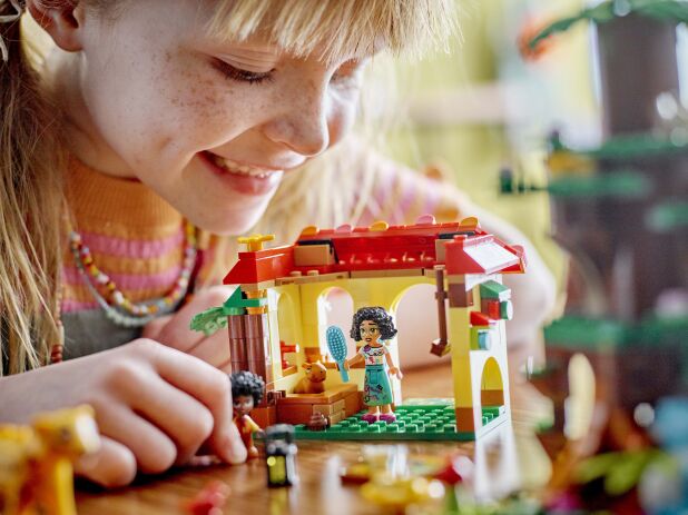 LEGO® Disney Antonio's Animal Sanctuary (43251) (6)