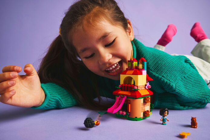 LEGO Disney Encanto Mini House (43261) (7)