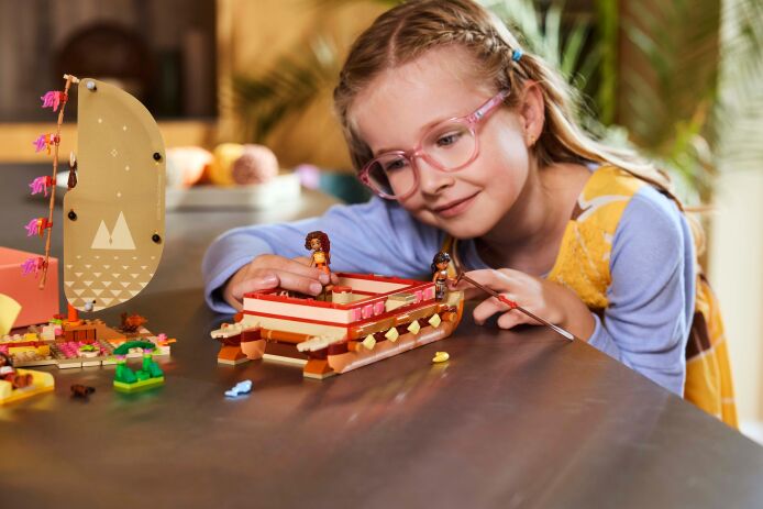 LEGO Disney Princess Moana's Adventure Canoe (43270) (6)