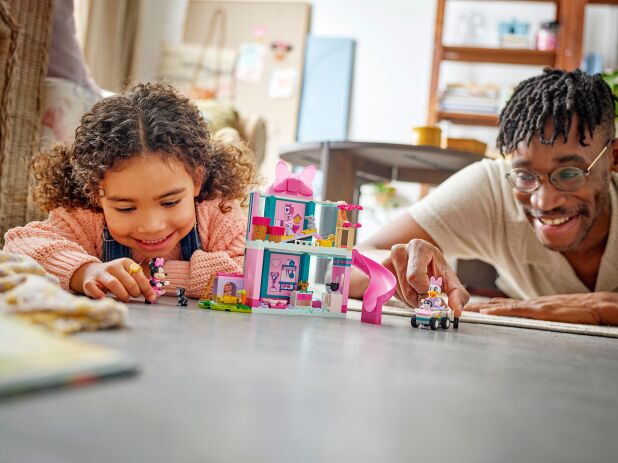 LEGO Disney Minnie's Pet Hotel (43274) (6)