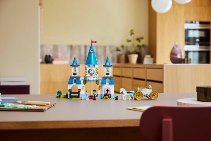 LEGO® Disney Princess Cinderella's Castle & Horse Carriage (43275) (10)