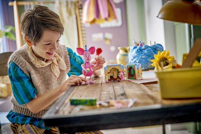 LEGO Disney Piglet's Birthday Fun (43305) (6)