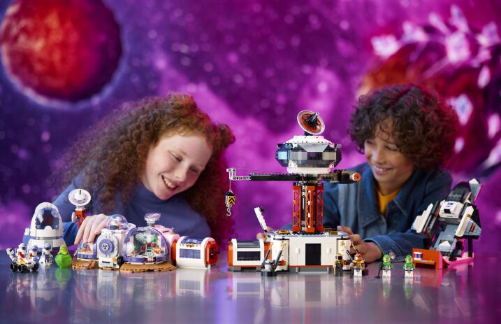 LEGO® City Space Base & Rocket Launchpad (60434) (4)