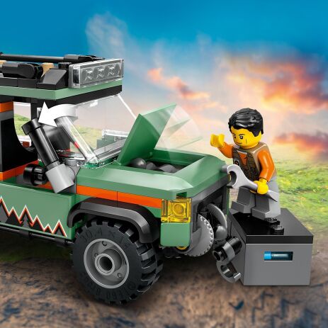LEGO City 4X4 Off-Road Mountain Truck (60447) (2)