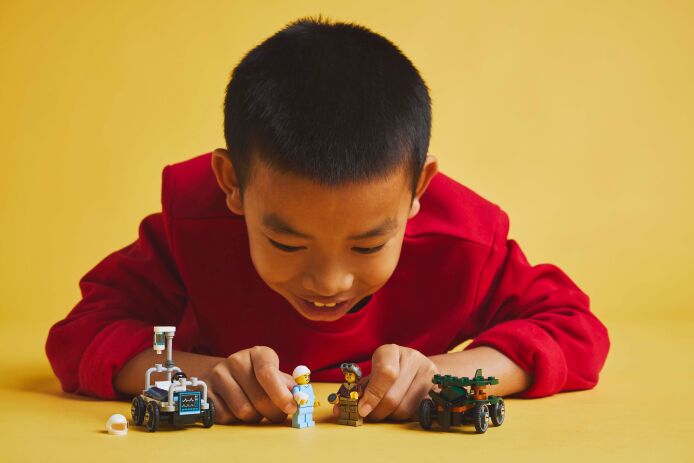 LEGO® City Airplane vs. Hospital Bed Race Car Pack (60459) (7)