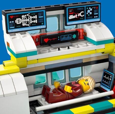 LEGO City Emergency Air Ambulane Airplane (60465) (3)