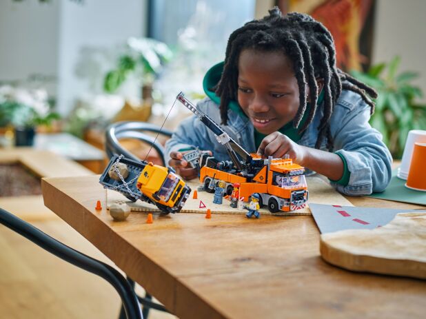 LEGO City Heavy-Duty Recovery Tow Truck With Crane (60467) (9)