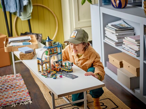 LEGO City Central Train Station (60469) (9)