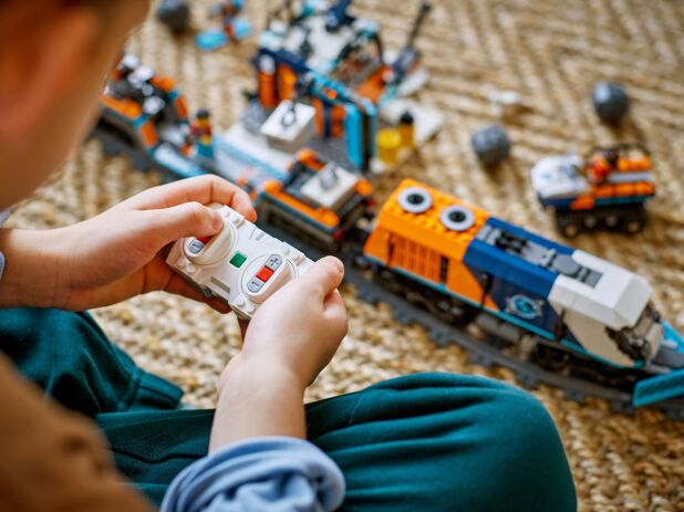 LEGO® City Explorers' Arctic Polar Express Train (60470) (11)