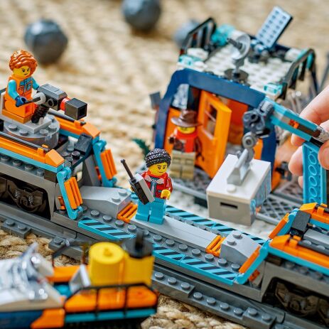 LEGO® City Explorers' Arctic Polar Express Train (60470) (5)
