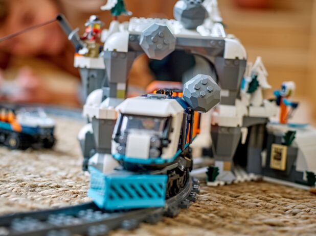 LEGO® City Explorers' Arctic Polar Express Train (60470) (8)