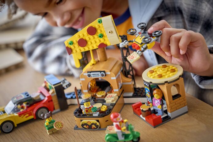 LEGO® City Pizza Delivery Experience With Vehicles (60496) (10)