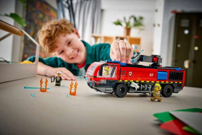 LEGO® City Airport Fire Truck (60499) (9)
