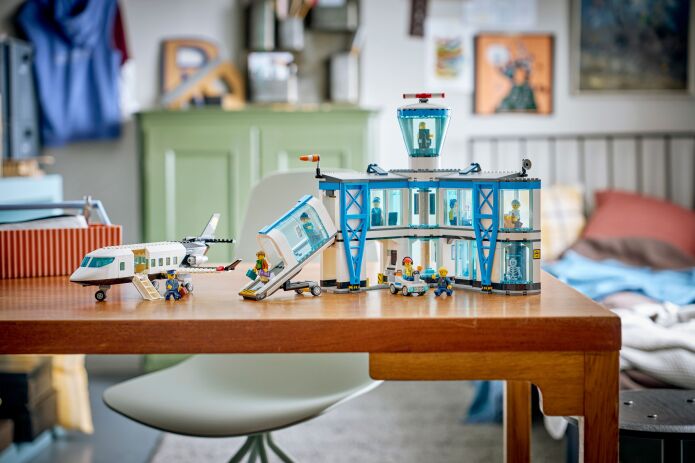 LEGO City Airport With Airplane (60502) (11)